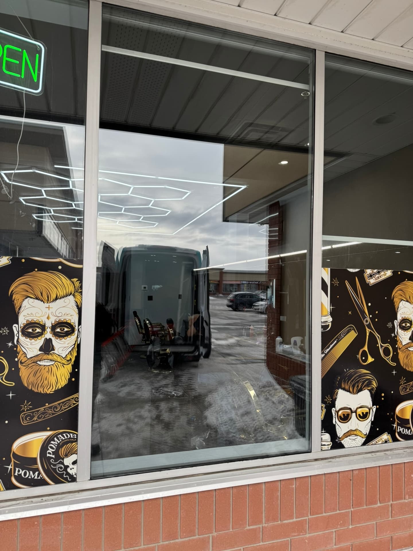 Large Tempered Glass - Barber Shop in Brampton, Ontario